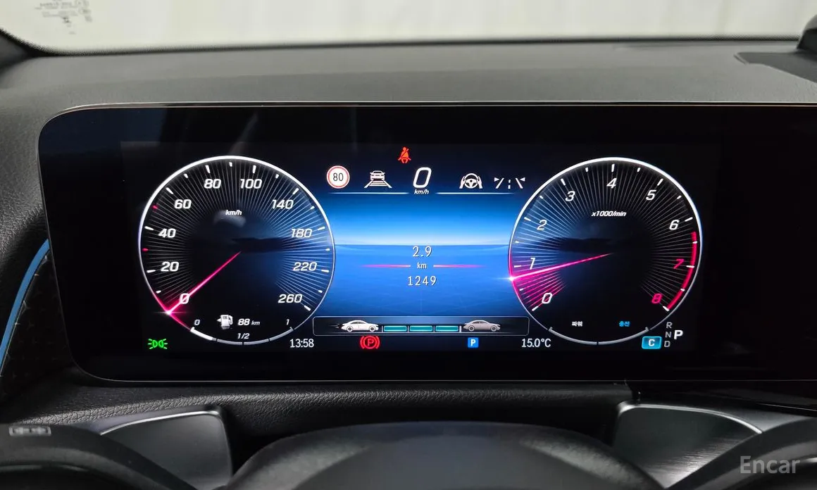 Фото 8 - Mercedes-Benz GLB-Class