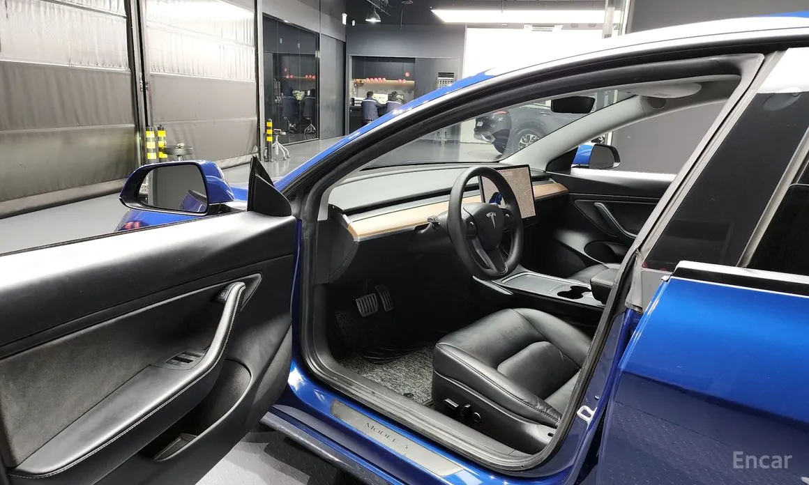 Фото 10 - Tesla Model 3