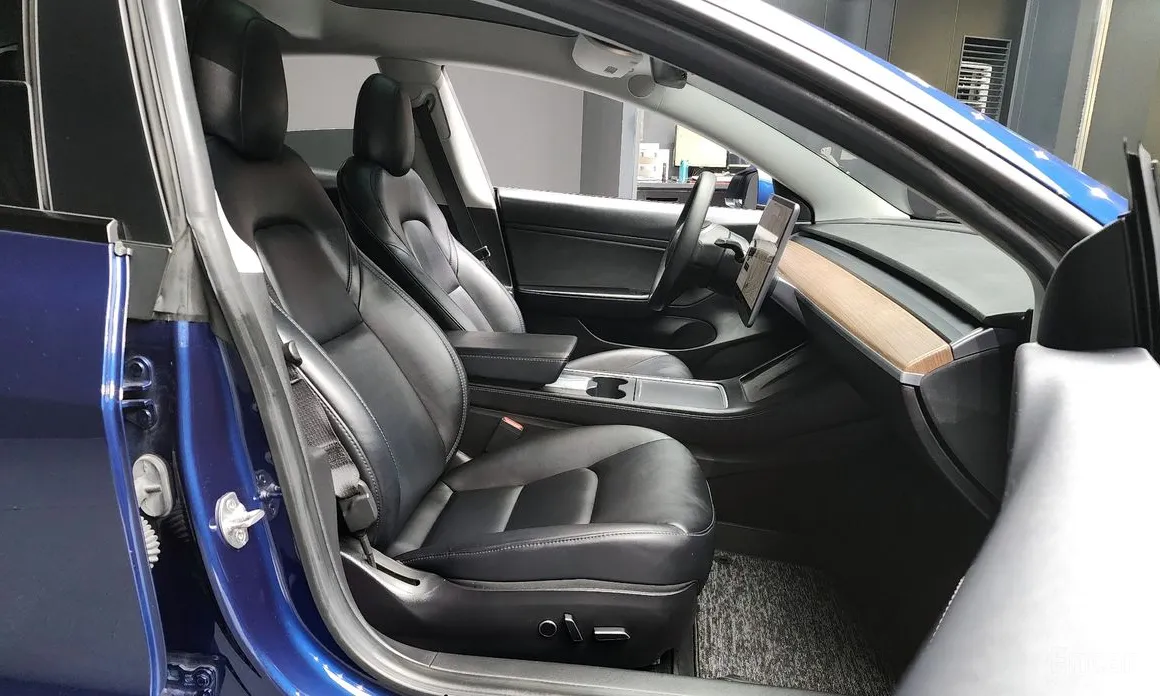 Фото 11 - Tesla Model 3