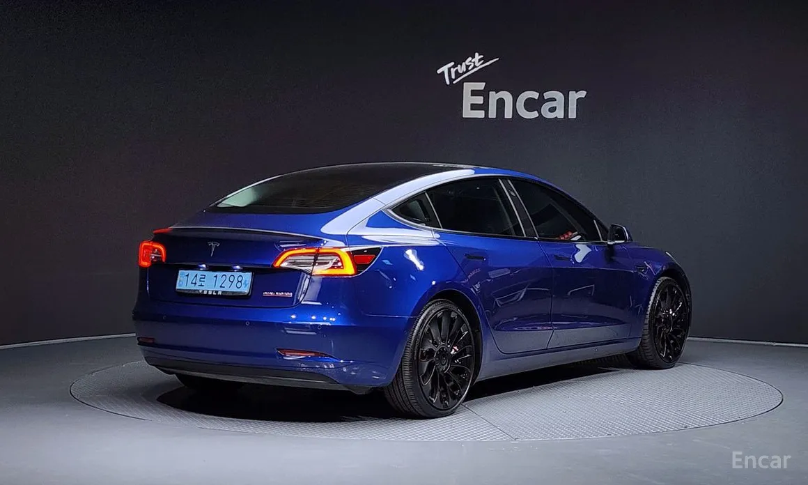 Фото 2 - Tesla Model 3