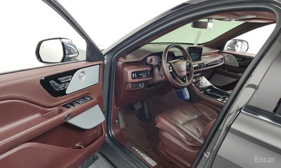 Фото 10 - Lincoln Aviator