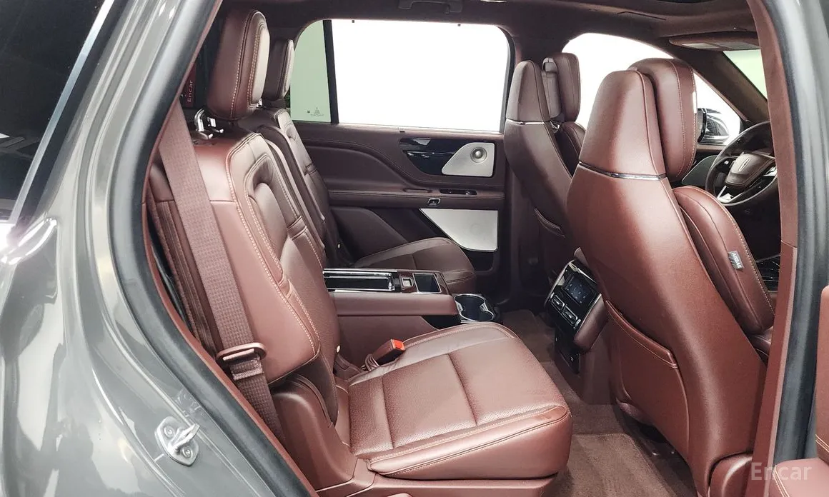 Фото 12 - Lincoln Aviator