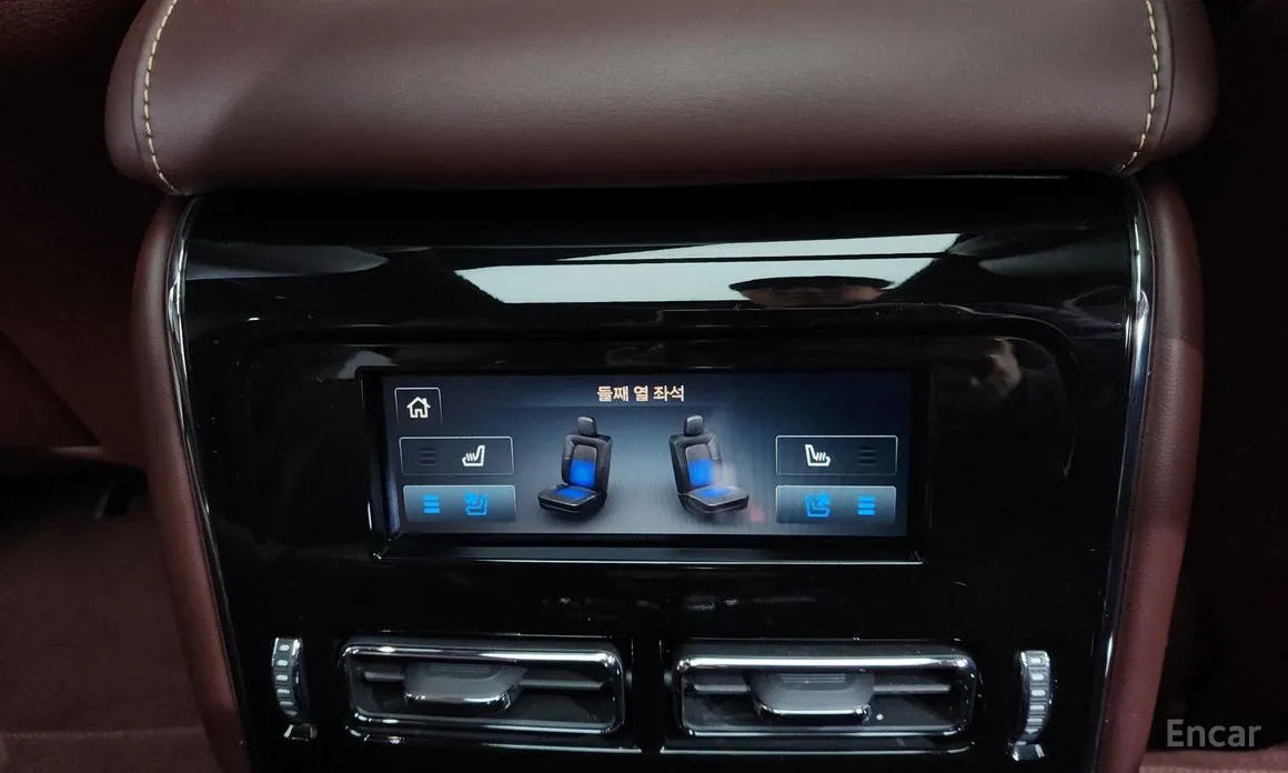 Фото 19 - Lincoln Aviator