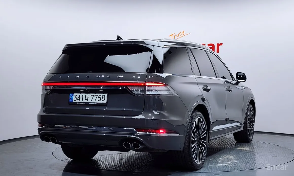 Фото 2 - Lincoln Aviator