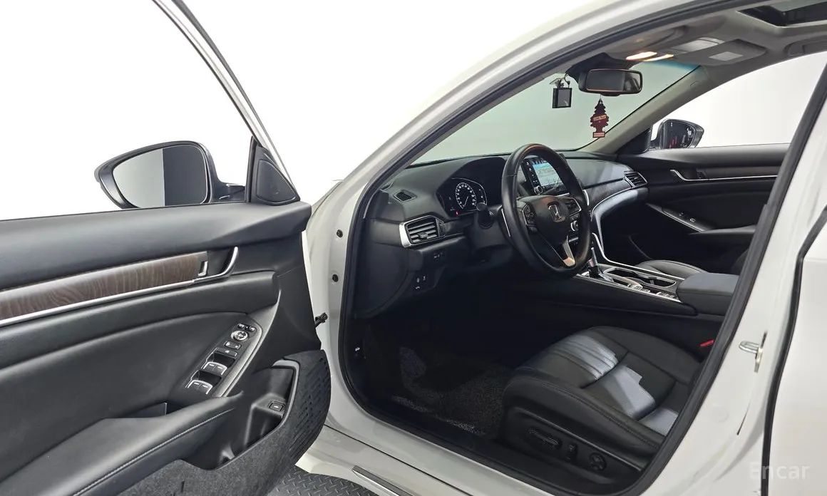 Фото 10 - Honda Accord