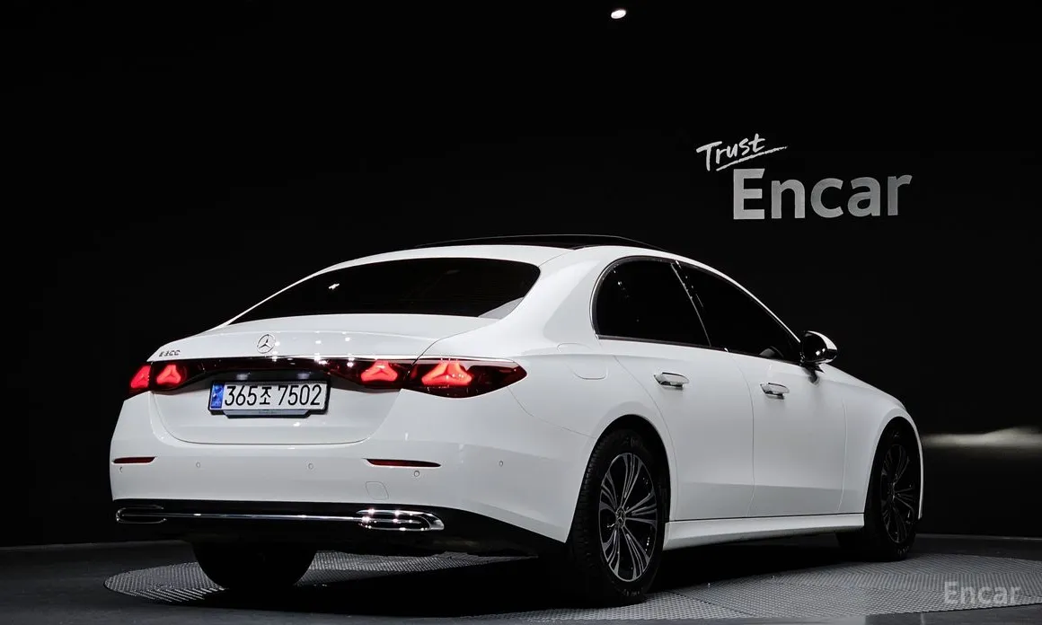 Фото 2 - Mercedes-Benz E-Class