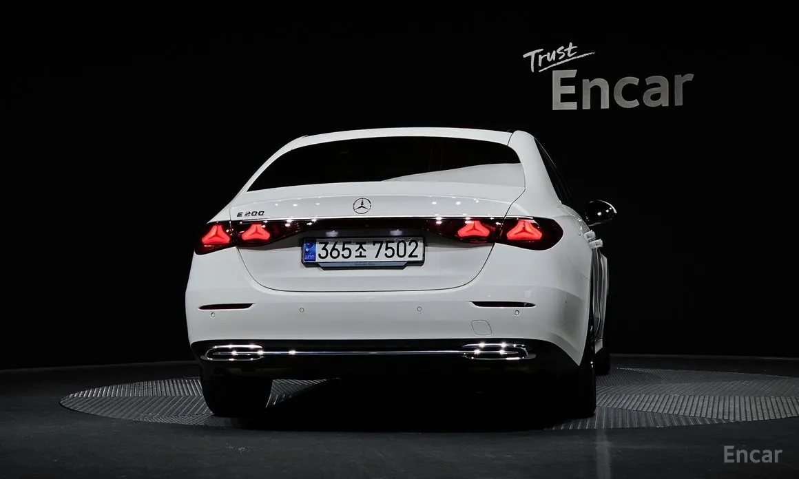 Фото 4 - Mercedes-Benz E-Class