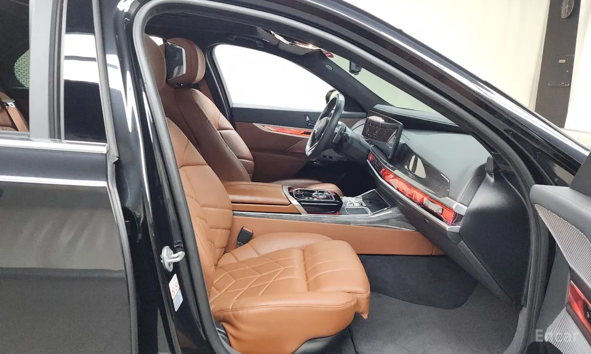 Photo 11 - BMW 7 Series