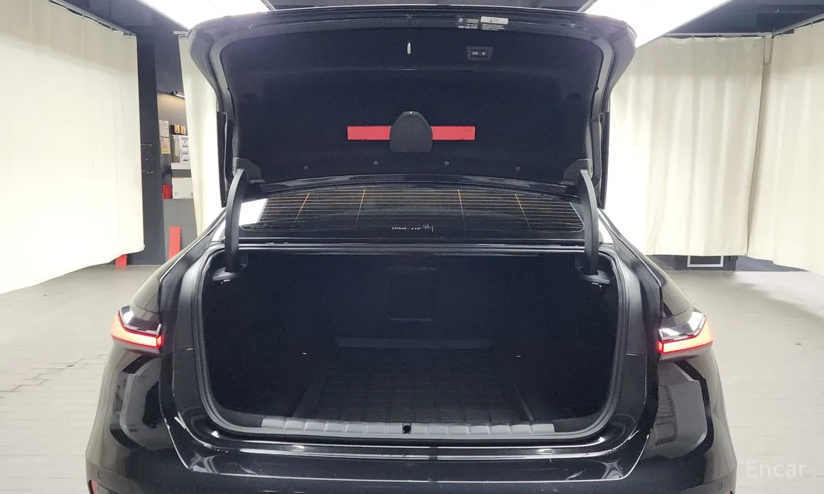 Photo 20 - BMW 7 Series