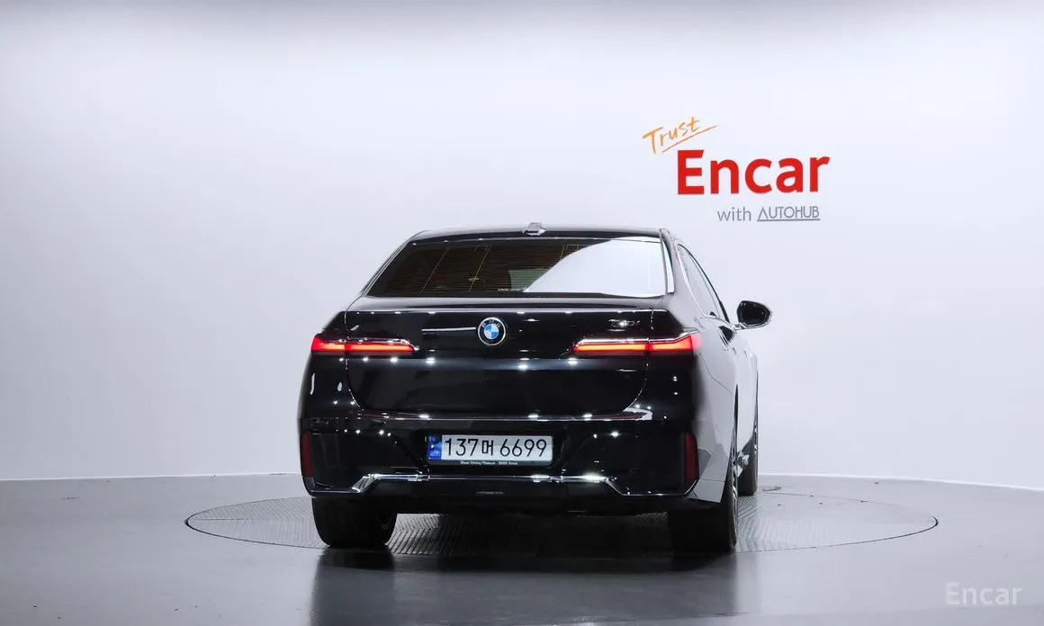 Photo 4 - BMW 7 Series