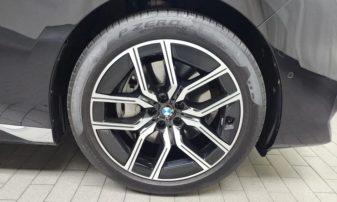 Photo 5 - BMW 7 Series