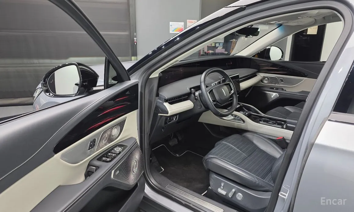 Фото 10 - Lincoln Nautilus