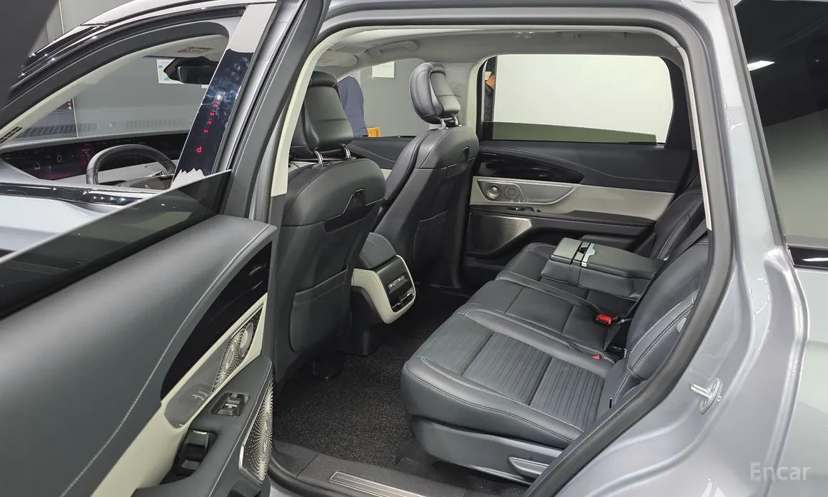 Фото 11 - Lincoln Nautilus