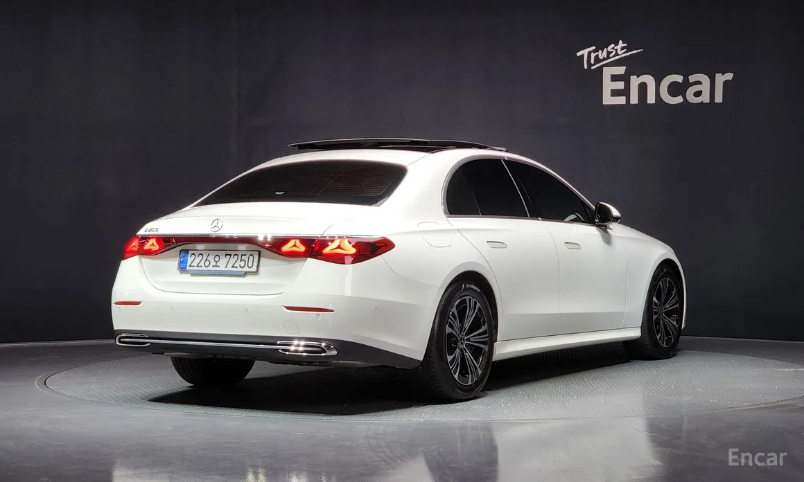 Фото 2 - Mercedes-Benz E-Class