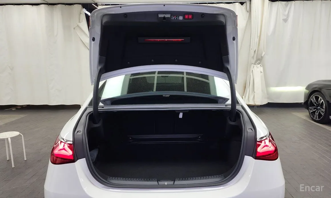 Фото 20 - Mercedes-Benz E-Class