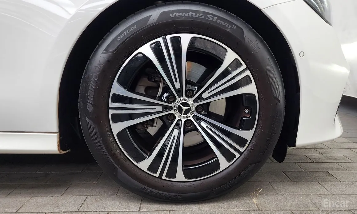 Фото 5 - Mercedes-Benz E-Class