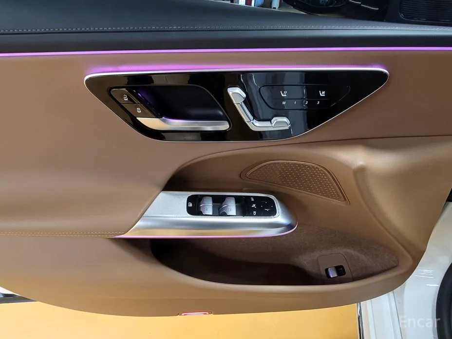 Фото 15 - Mercedes-Benz E-Class