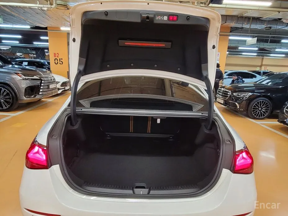 Фото 20 - Mercedes-Benz E-Class