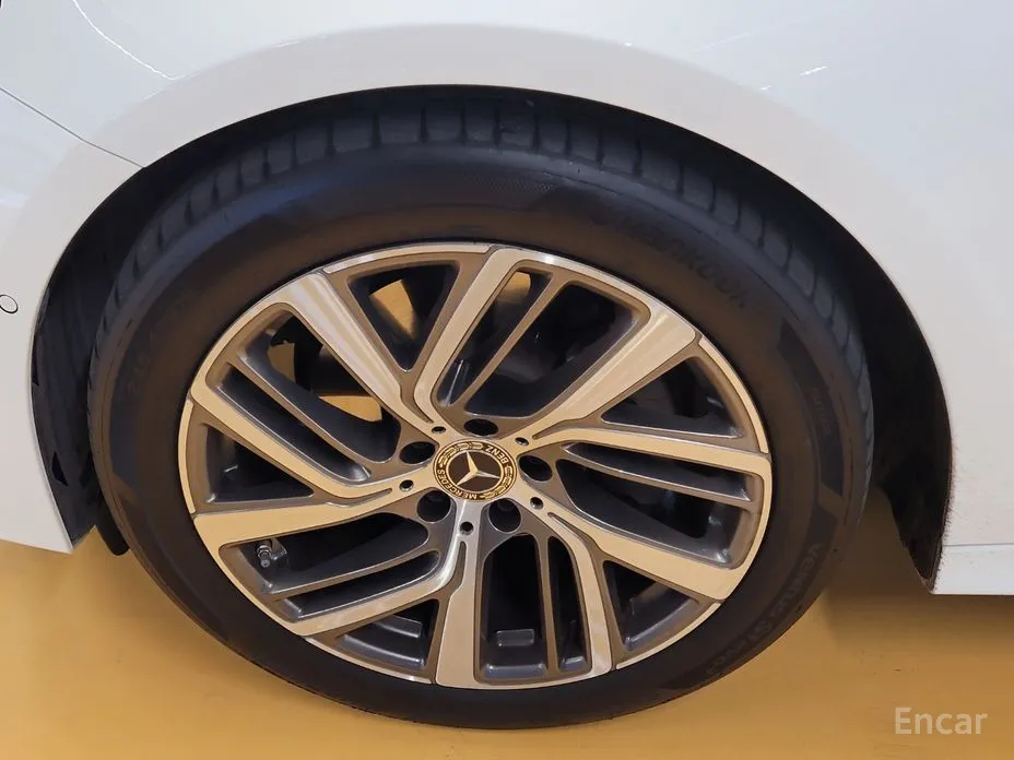 Фото 5 - Mercedes-Benz E-Class