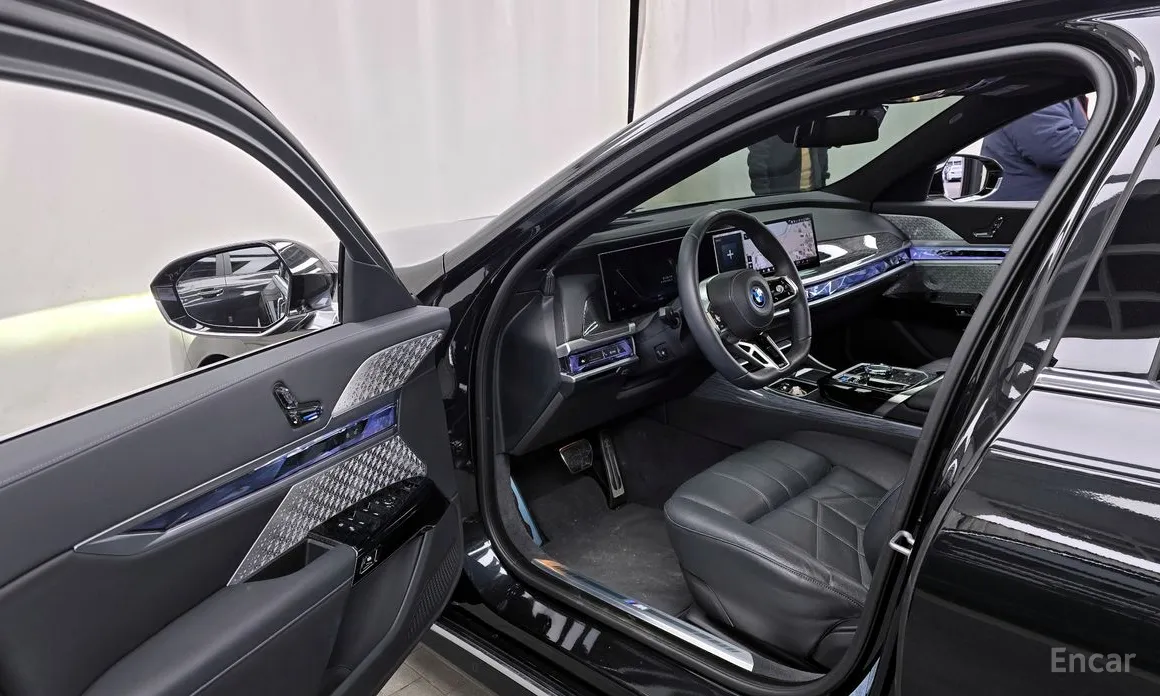 Фото 10 - BMW i7