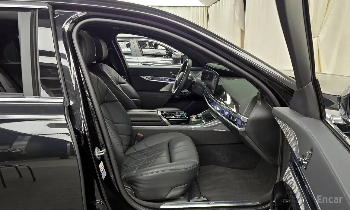 Фото 11 - BMW i7