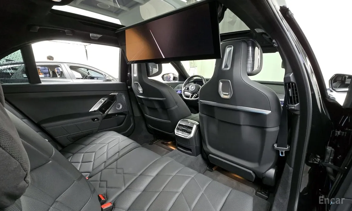 Фото 12 - BMW i7