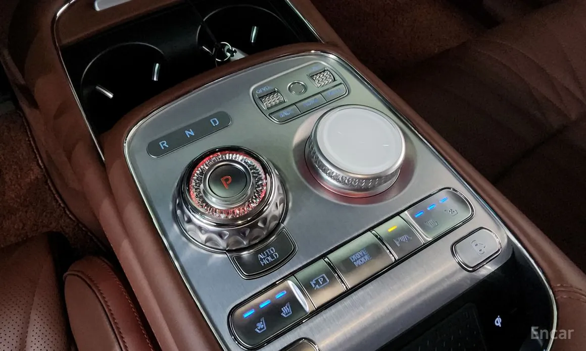 Фото 9 - Genesis G90