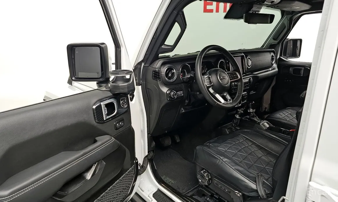 Фото 10 - Jeep Wrangler