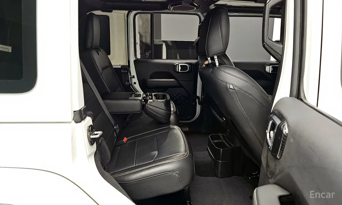 Фото 12 - Jeep Wrangler