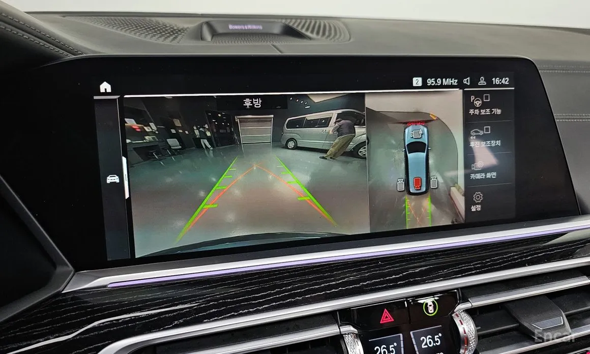 Фото 15 - BMW X7