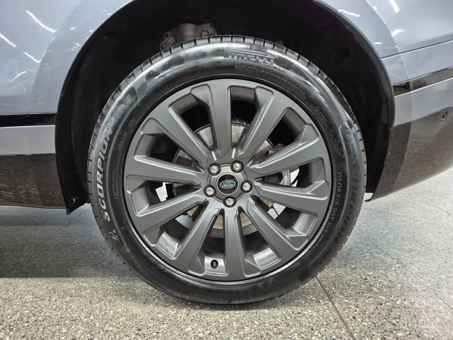 Фото 10 - Land Rover Range Rover Velar