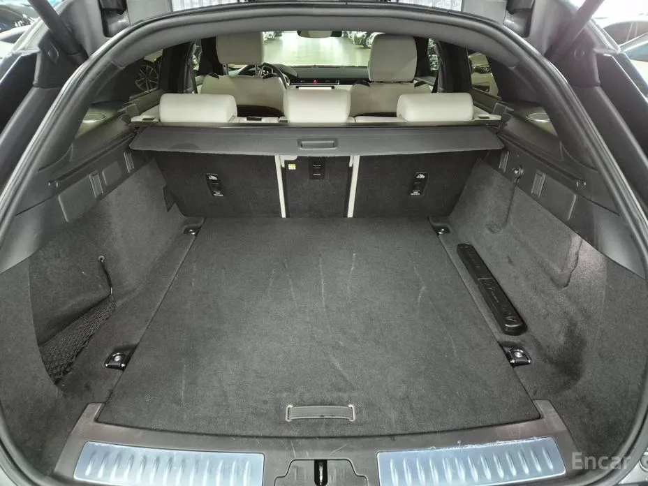 Фото 9 - Land Rover Range Rover Velar