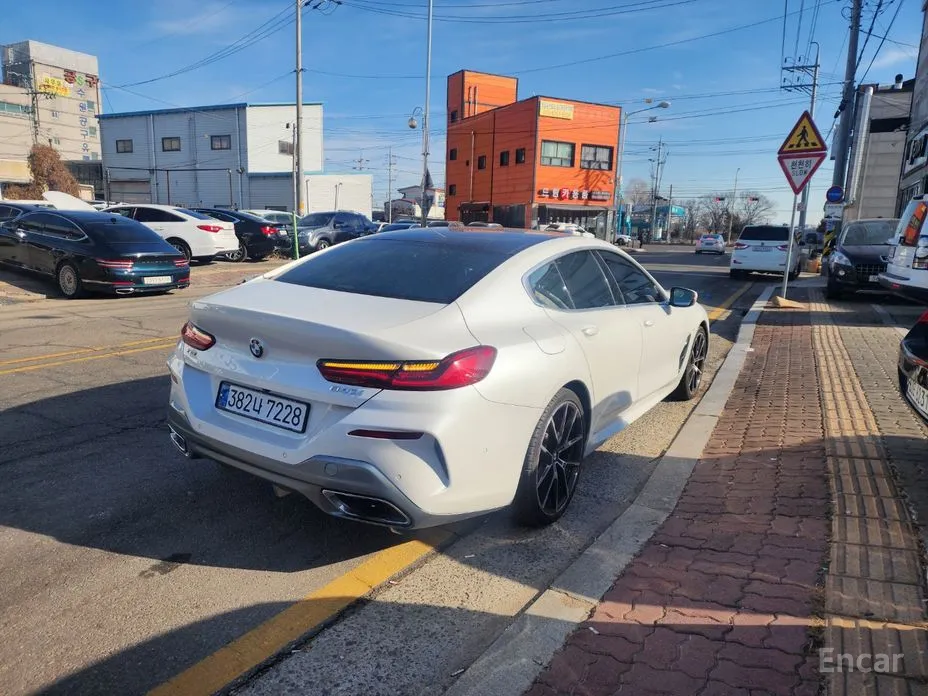 Фото 2 - BMW 8 Series