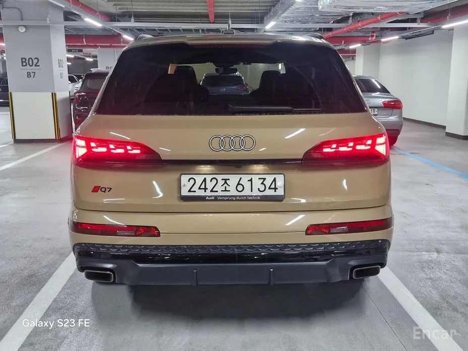 Фото 4 - Audi Q7