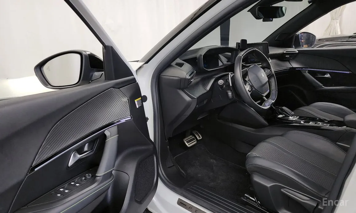 Фото 10 - Peugeot 2008