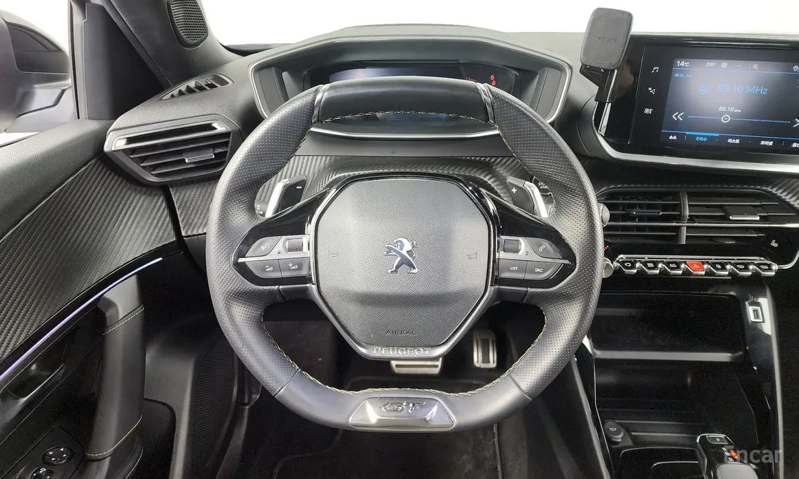 Фото 13 - Peugeot 2008