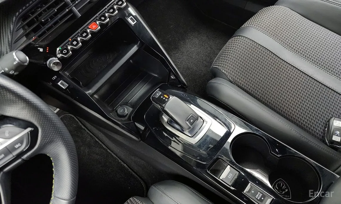 Фото 9 - Peugeot 2008