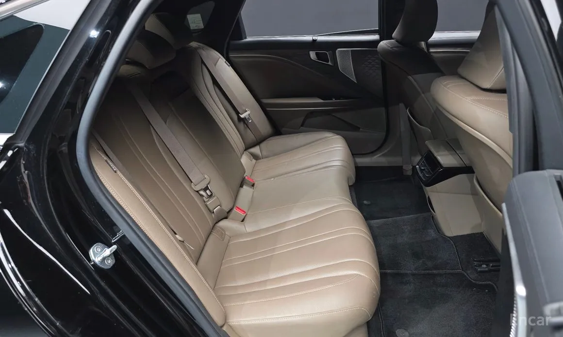 Фото 12 - Kia K8