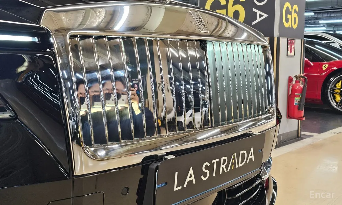 Фото 3 - Rolls-Royce Spectre