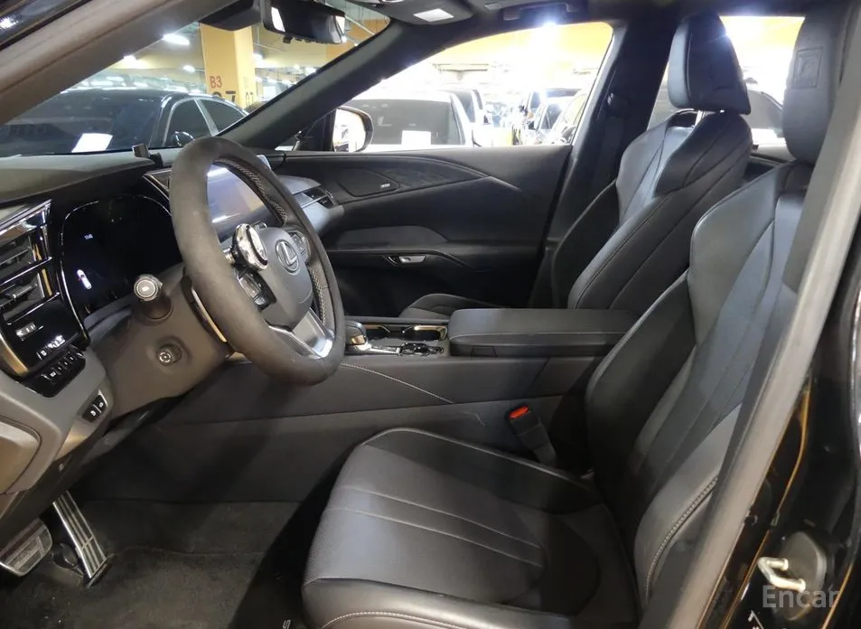 Фото 10 - Lexus RX