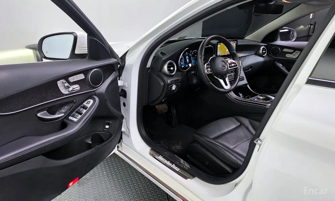 Фото 10 - Mercedes-Benz C-Class