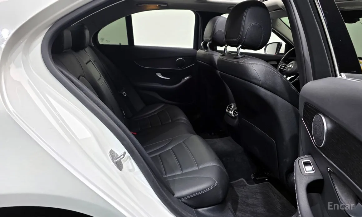 Фото 12 - Mercedes-Benz C-Class