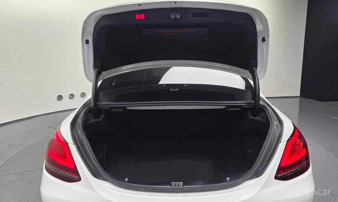 Фото 20 - Mercedes-Benz C-Class