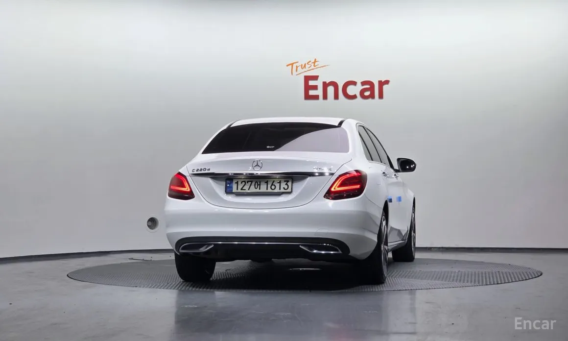 Фото 4 - Mercedes-Benz C-Class