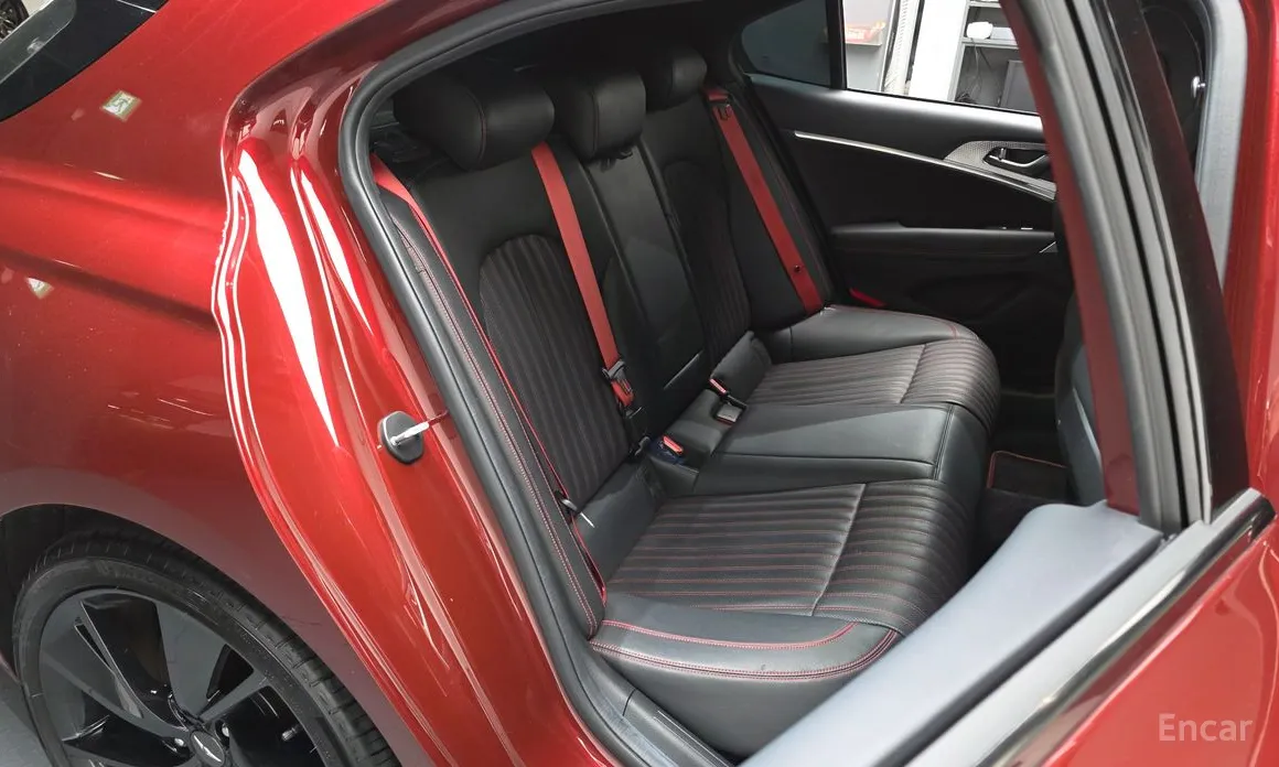 Фото 12 - Genesis G70