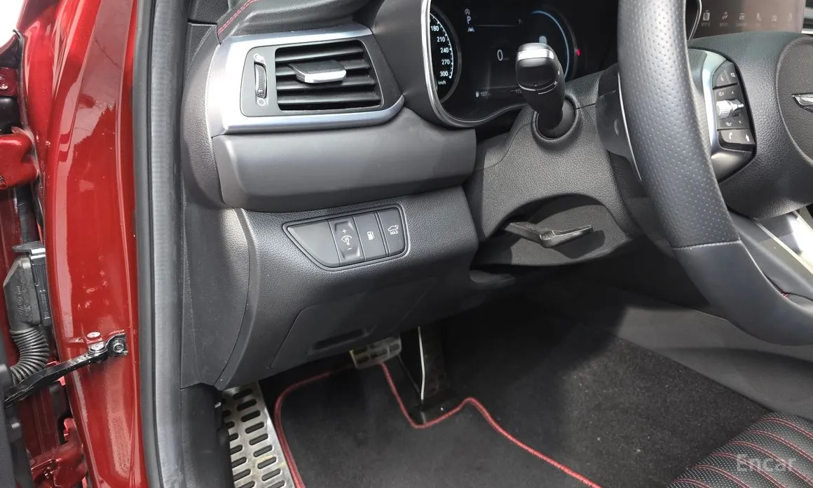 Фото 14 - Genesis G70