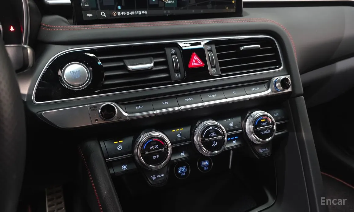 Фото 18 - Genesis G70