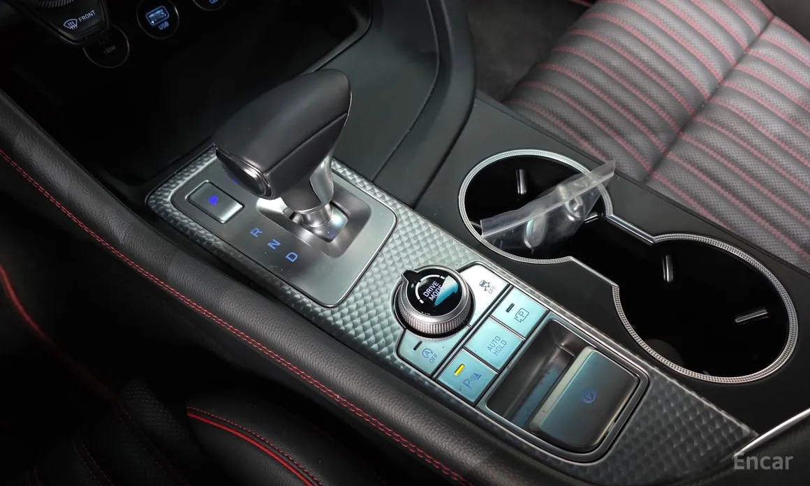 Фото 9 - Genesis G70