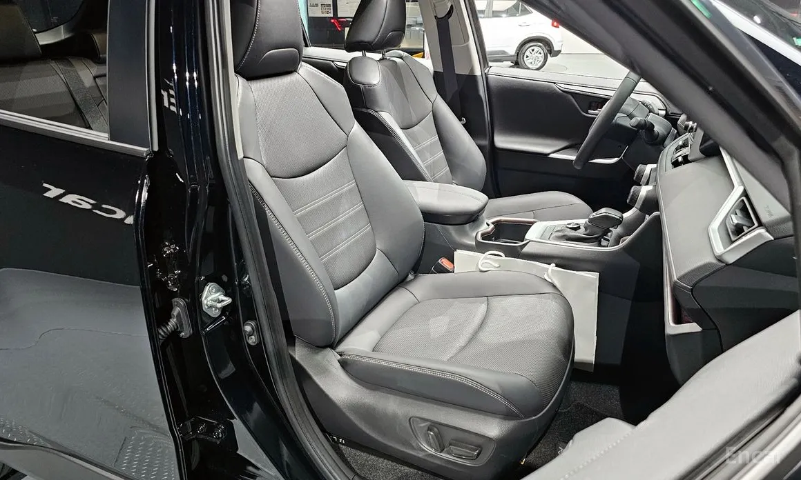 Фото 10 - Toyota RAV4