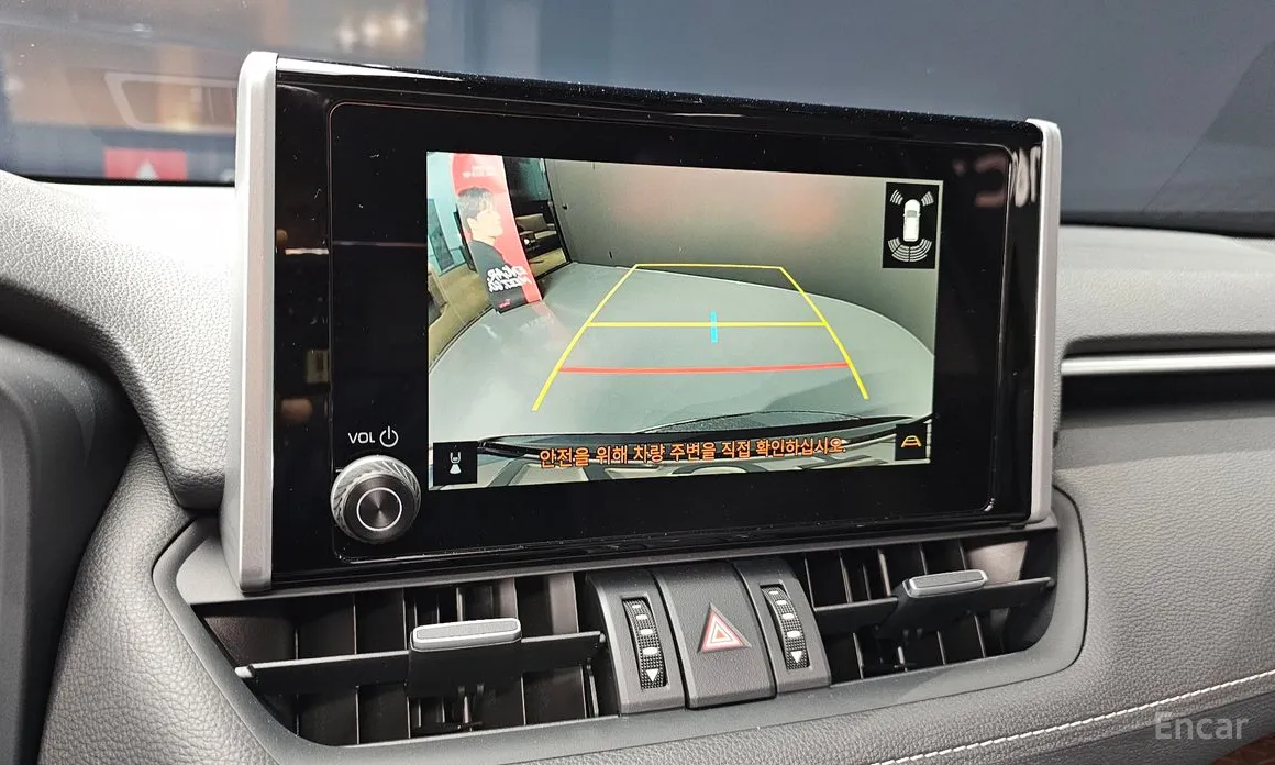 Фото 16 - Toyota RAV4